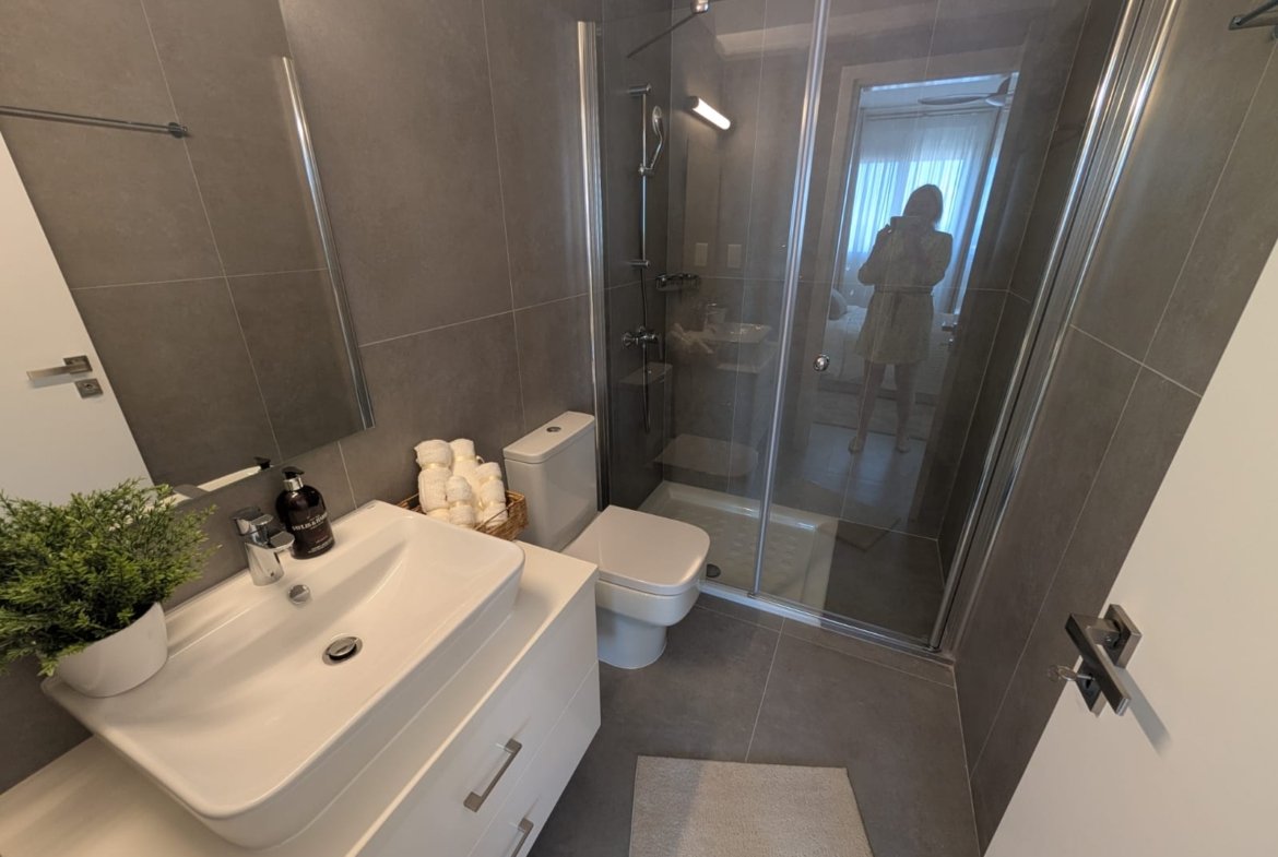 Unique 2 Bedroom 2 Bathroom Sea-View Apartment with Private Roof Terrace in Universal Area of Paphos