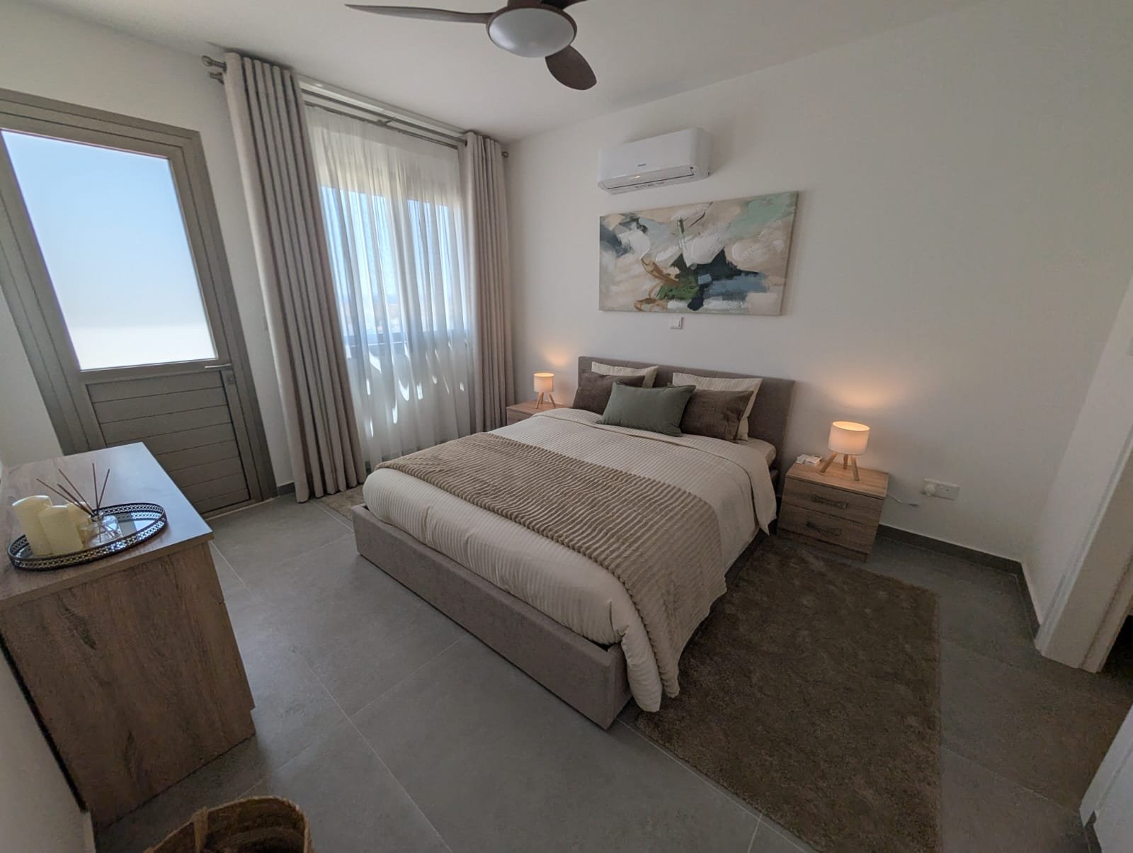 Unique 2 Bedroom 2 Bathroom Sea-View Apartment with Private Roof Terrace in Universal Area of Paphos