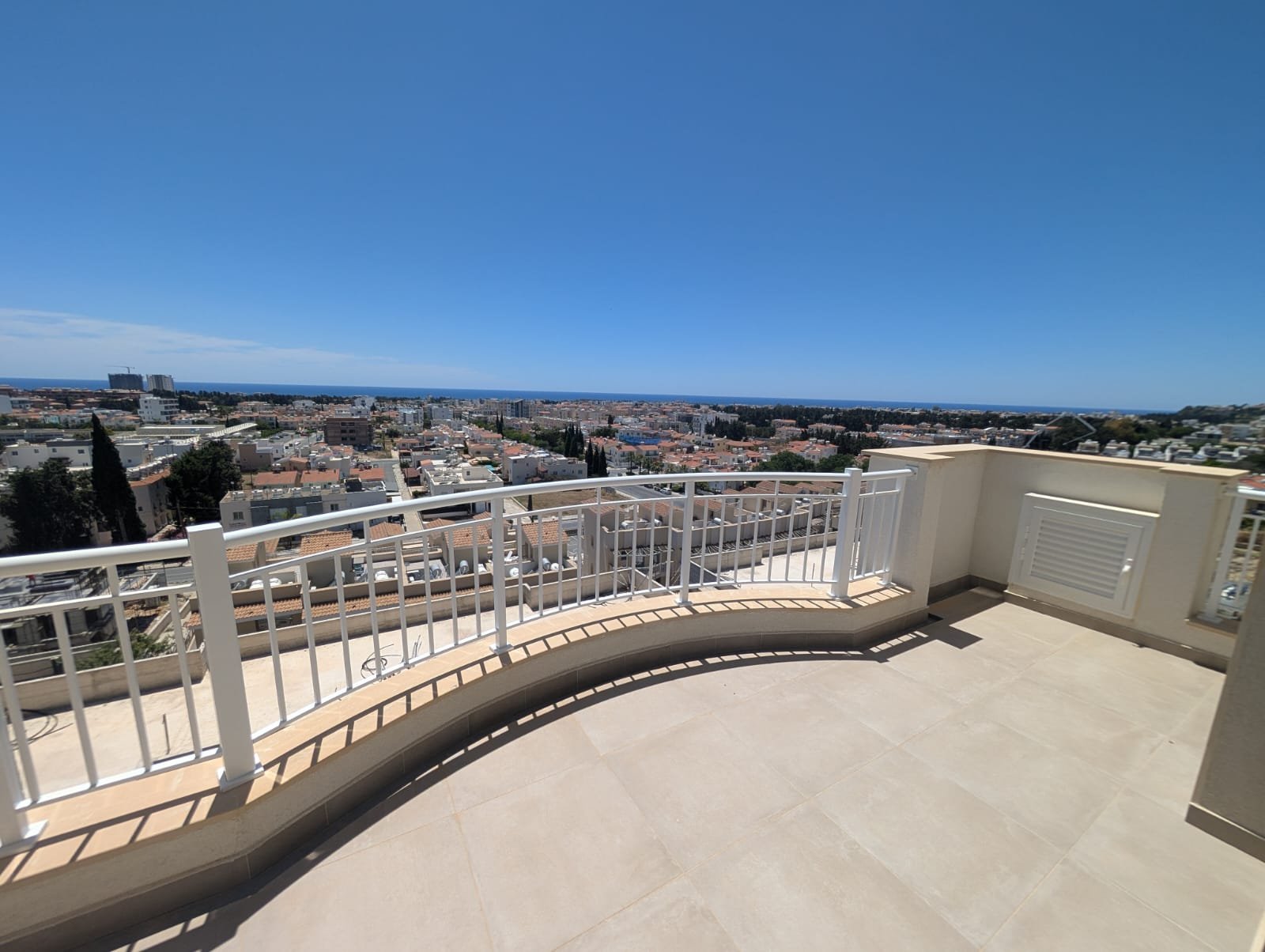 Unique 2 Bedroom 2 Bathroom Sea-View Apartment with Private Roof Terrace in Universal Area of Paphos