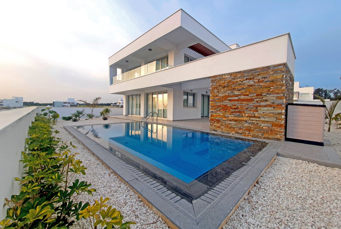 Luxury Four-Bedroom Four Bathroom Coastal Villas in Geroskipou