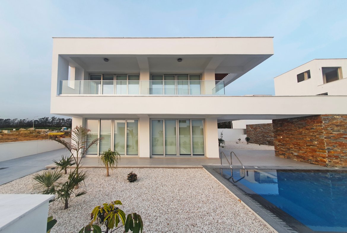 Luxury Four-Bedroom Four Bathroom Coastal Villas in Geroskipou