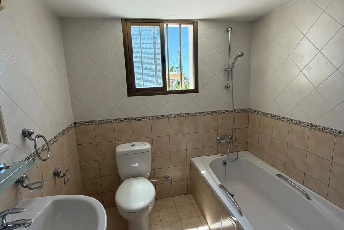 Three-Bedroom Bungalow for Long-Term Rent in Coral Bay