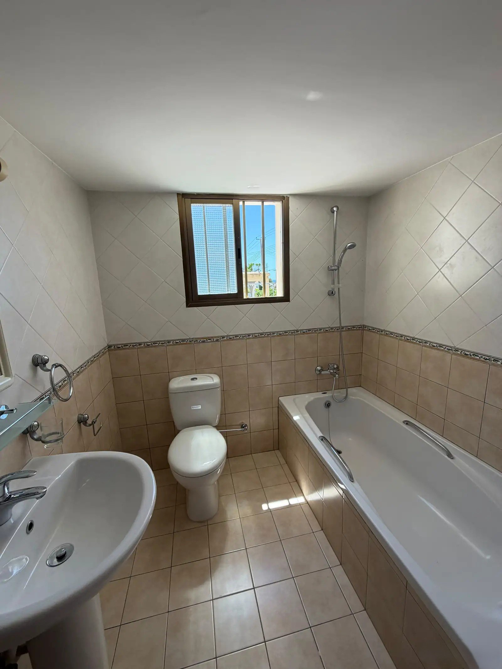 Three-Bedroom Bungalow for Long-Term Rent in Coral Bay