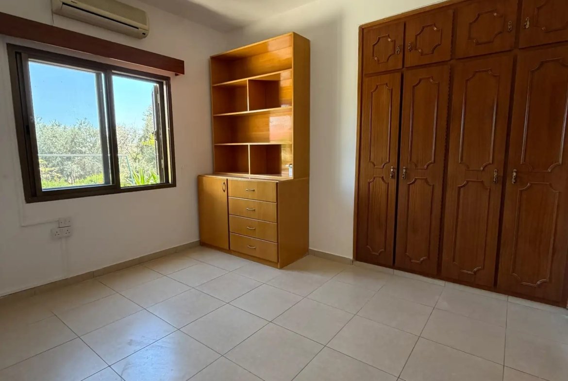 Three-Bedroom Bungalow for Long-Term Rent in Coral Bay