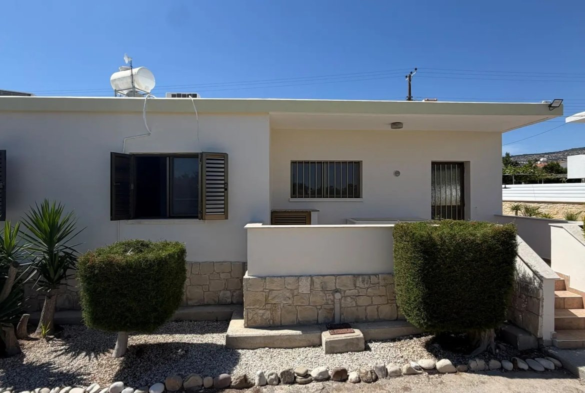 Three-Bedroom Bungalow for Long-Term Rent in Coral Bay