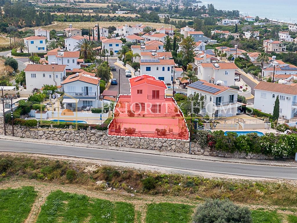 Three-Bedroom Detached Villa in Argaka, Paphos