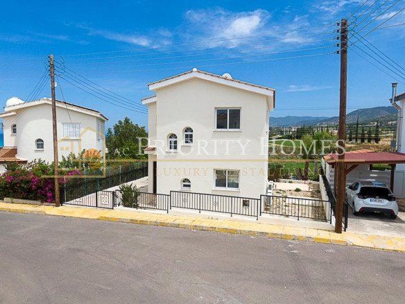 Three-Bedroom Detached Villa in Argaka, Paphos