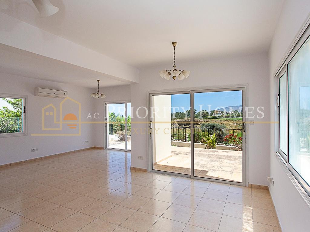 Three-Bedroom Detached Villa in Argaka, Paphos