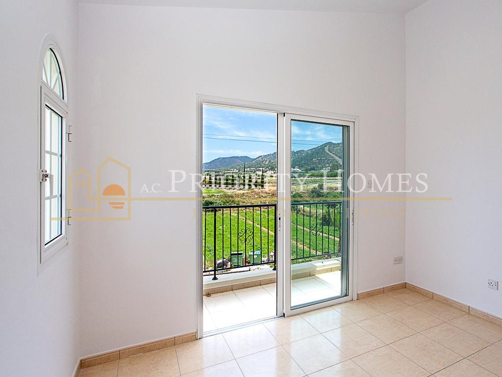 Three-Bedroom Detached Villa in Argaka, Paphos