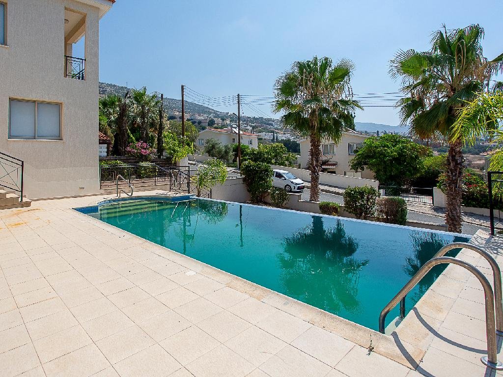 Three‑Bedroom Villa in Pegeia