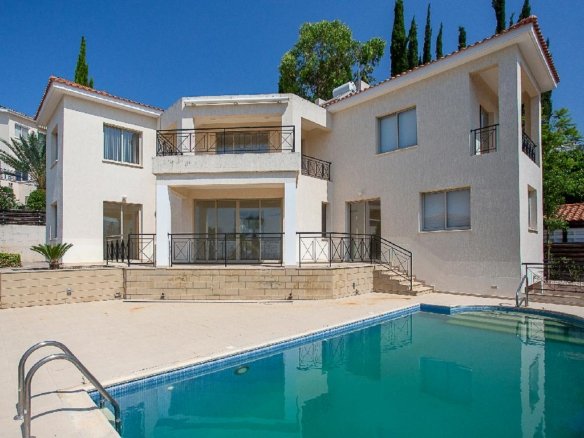 Three‑Bedroom Villa in Pegeia