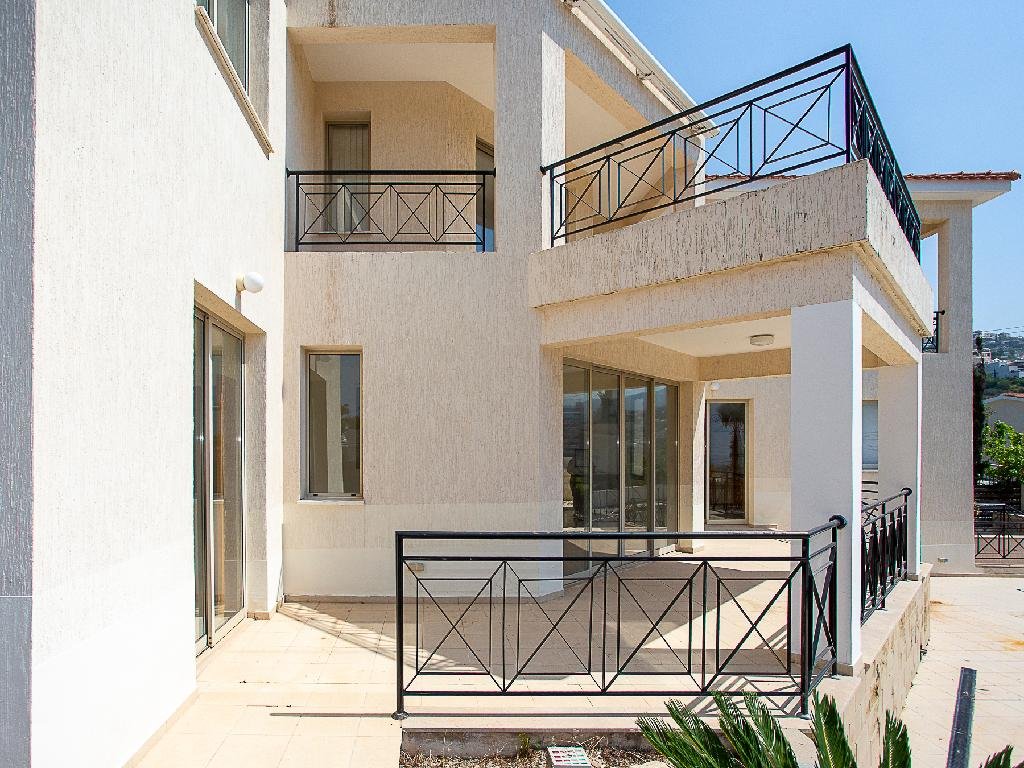 Three‑Bedroom Villa in Pegeia