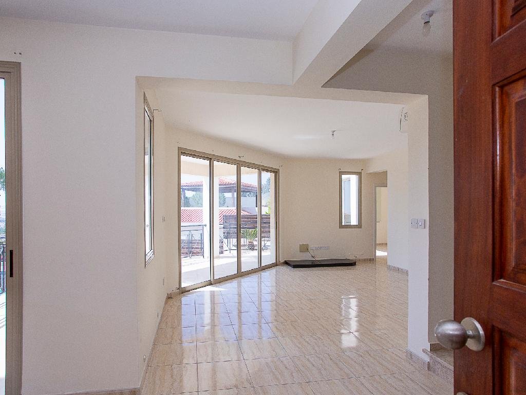 Three‑Bedroom Villa in Pegeia