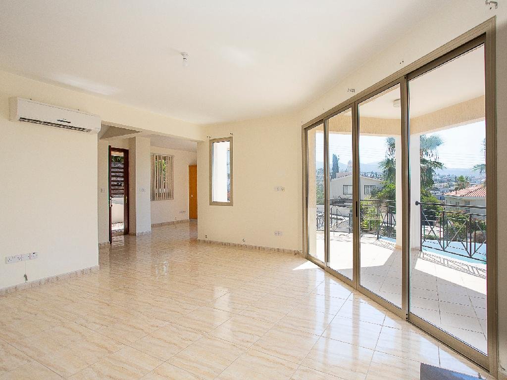 Three‑Bedroom Villa in Pegeia