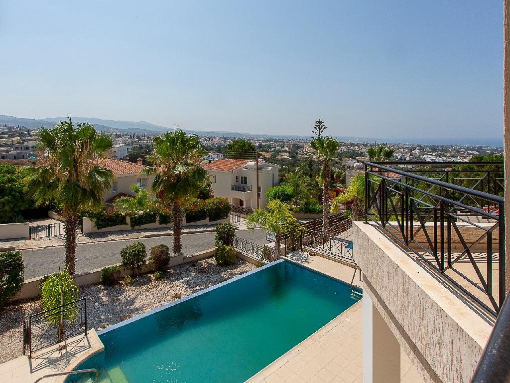 Three‑Bedroom Villa in Pegeia