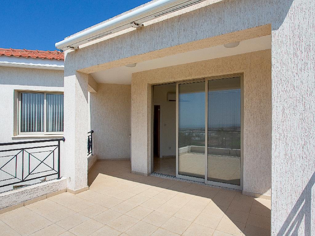 Three‑Bedroom Villa in Pegeia