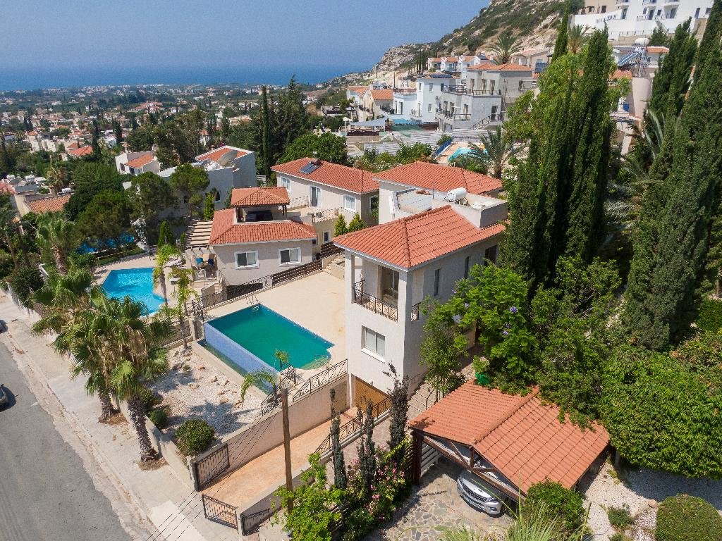 Three‑Bedroom Villa in Pegeia