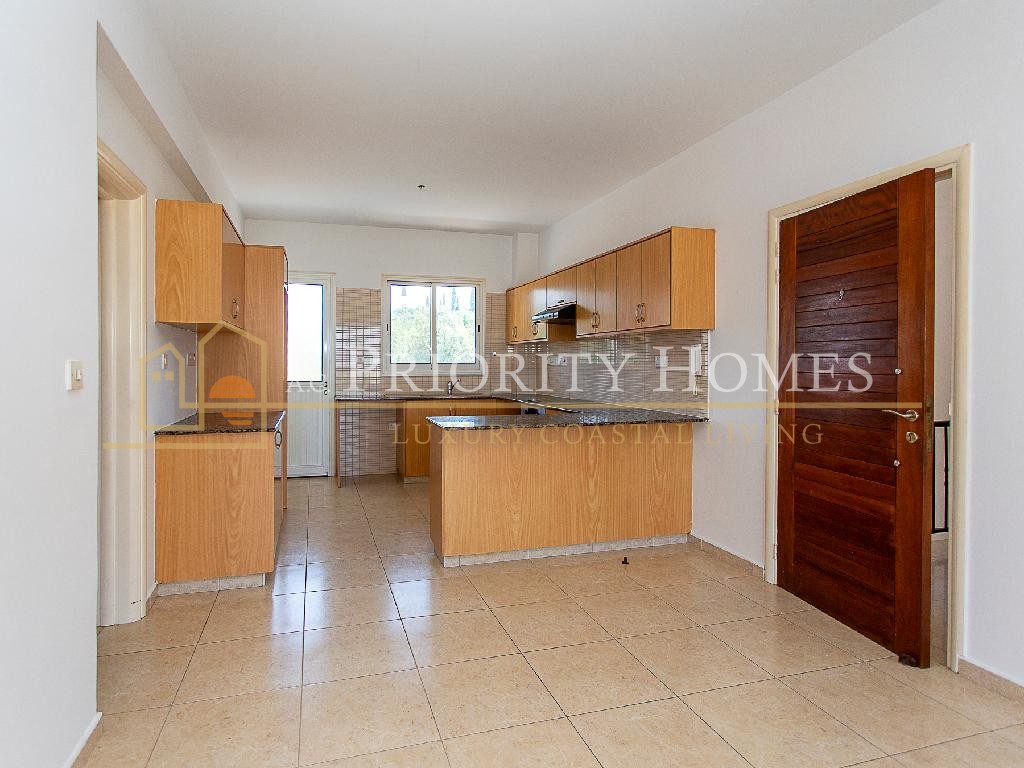 Two-Bed Two Bathroom Apartment in Konia, Paphos