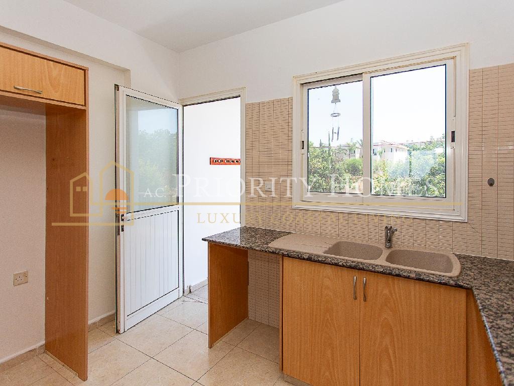 Two-Bed Two Bathroom Apartment in Konia, Paphos