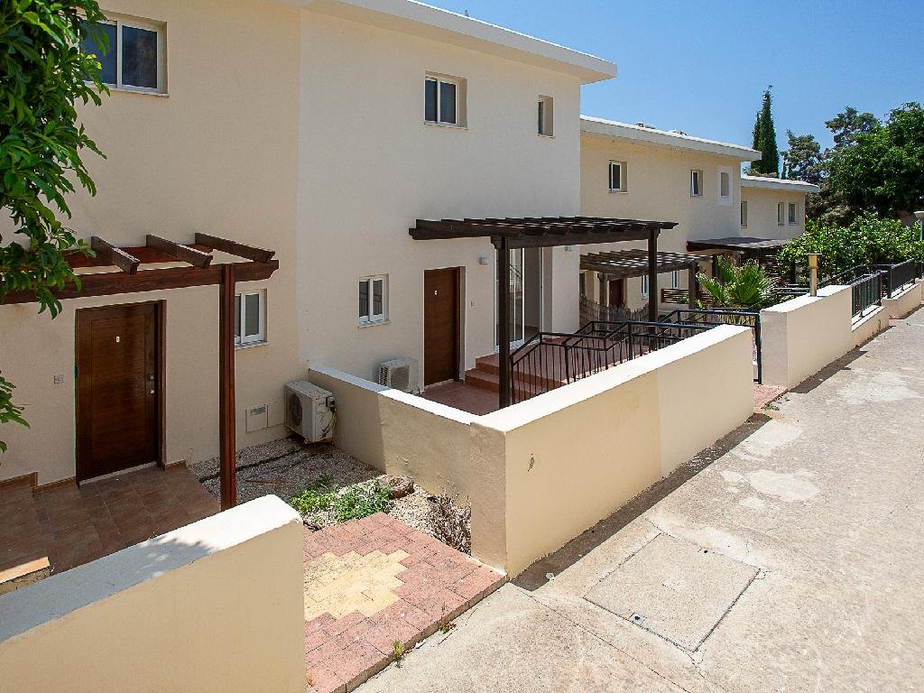 Two‑Bedroom Town House in Chloraka