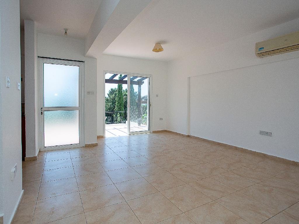 Two‑Bedroom Town House in Chloraka