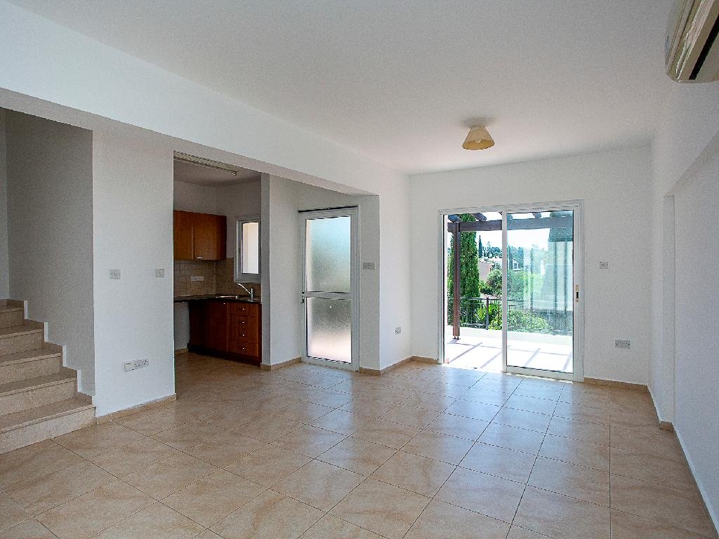 Two‑Bedroom Town House in Chloraka