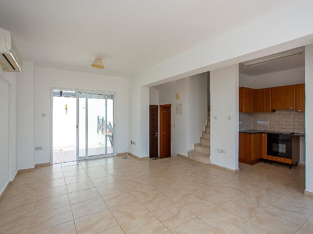Two‑Bedroom Town House in Chloraka