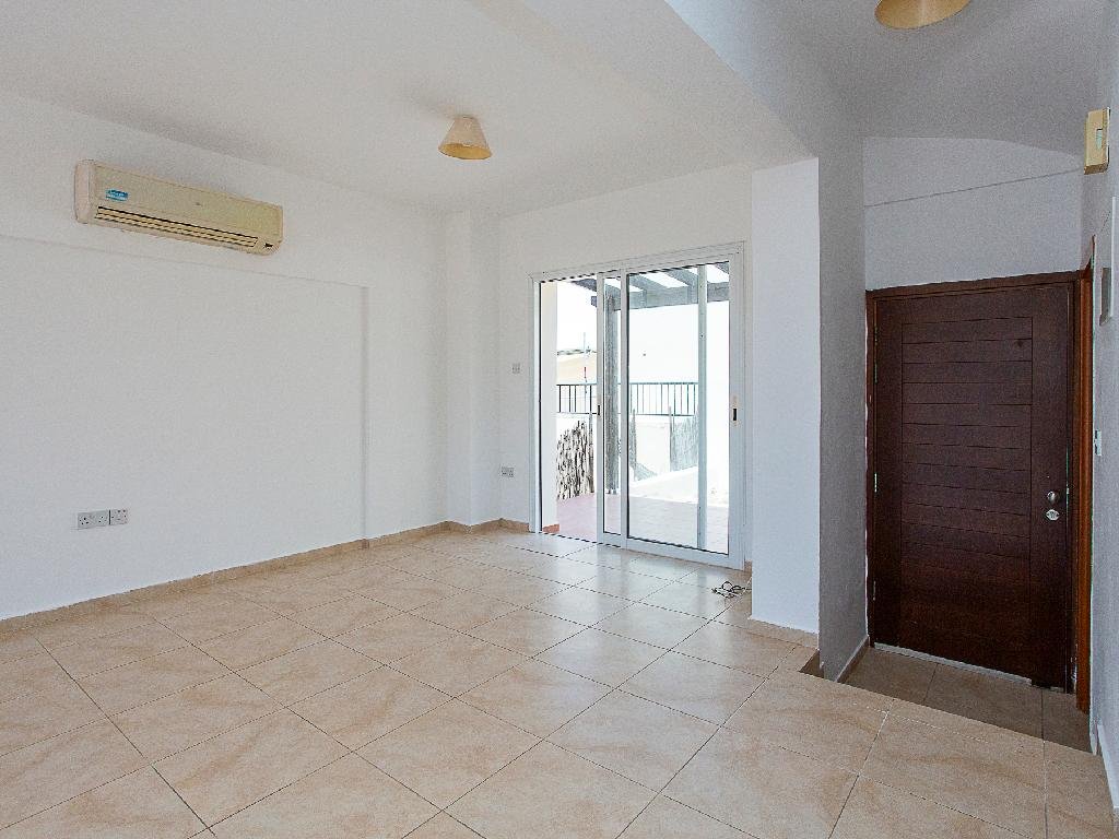 Two‑Bedroom Town House in Chloraka