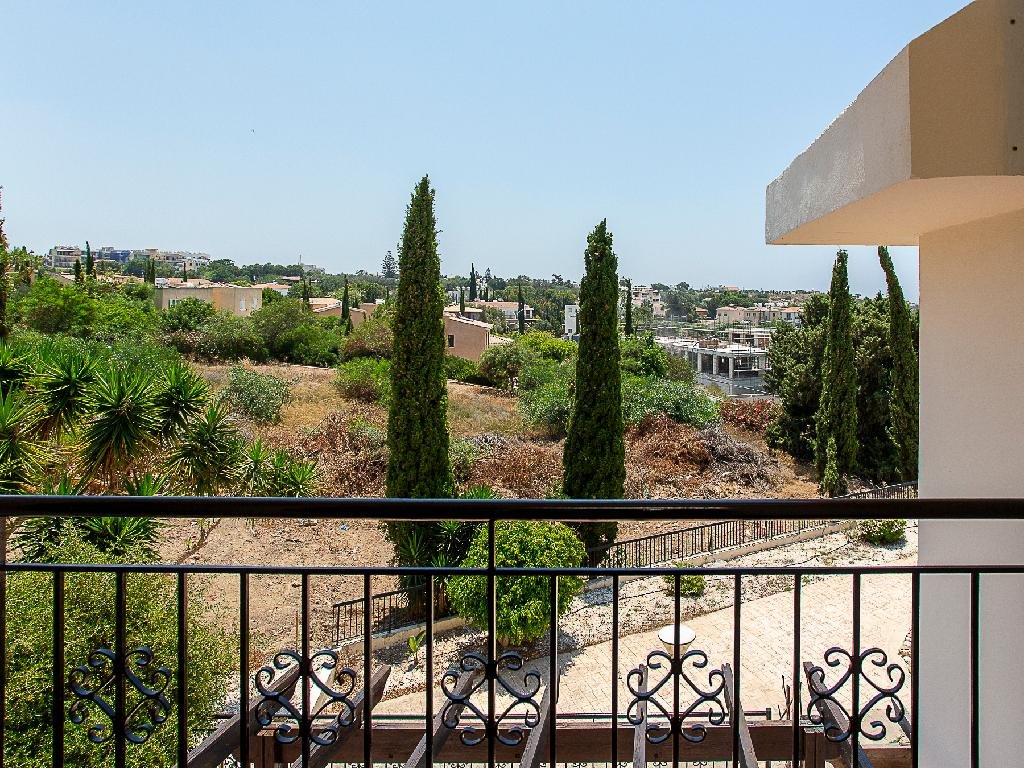 Two‑Bedroom Town House in Chloraka