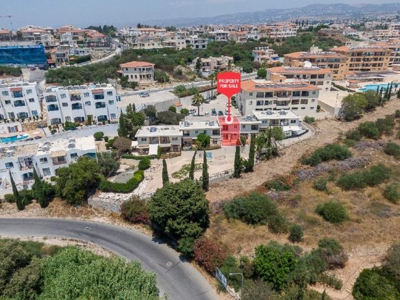 Two‑Bedroom Town House in Chloraka