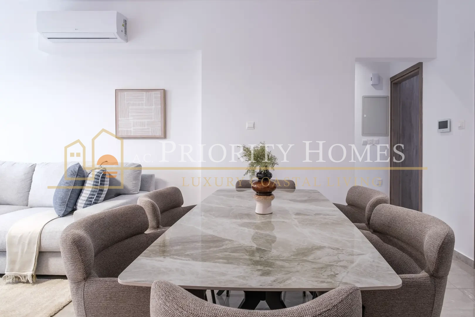 Fully Furnished Two-Bedroom Apartment for Rent in Universal
