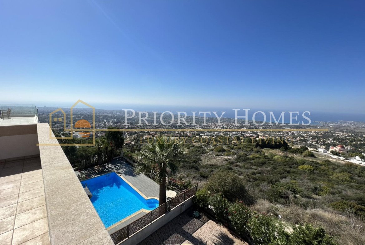 Luxury Five-Bedroom Villa with Sea Views in Tala, Paphos