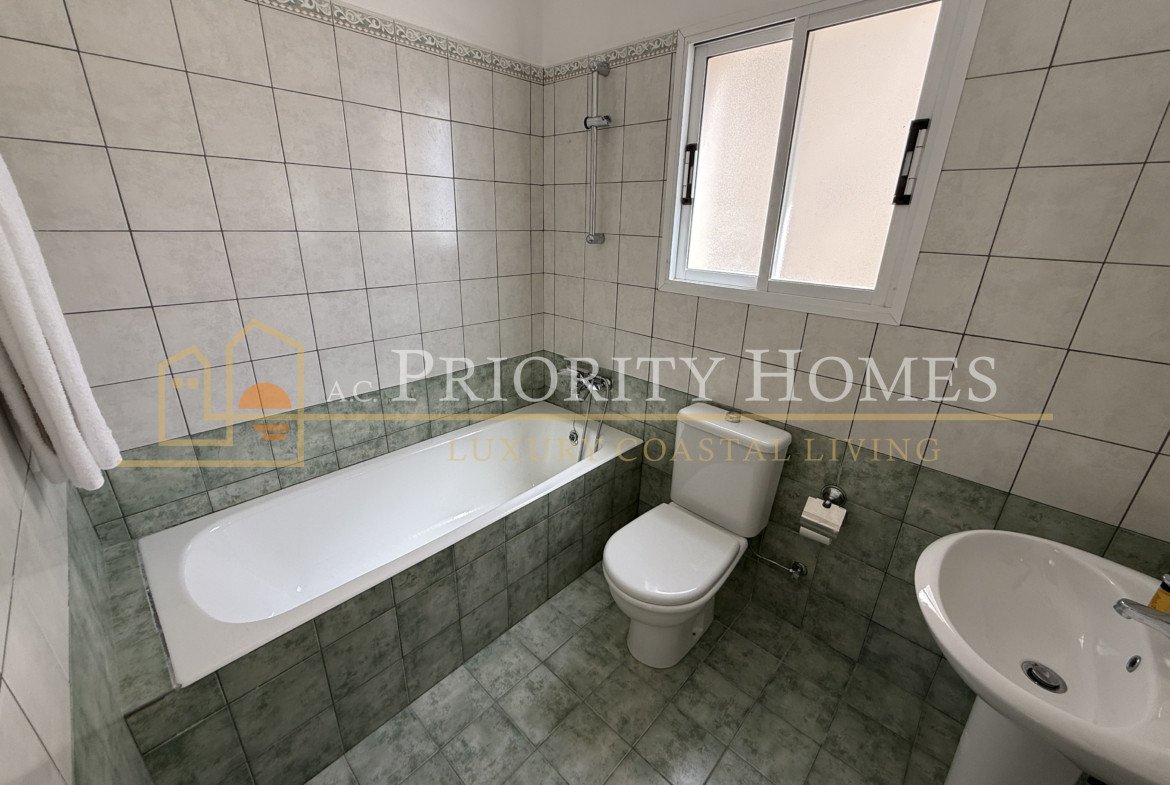 Luxury Five-Bedroom Villa with Sea Views in Tala, Paphos