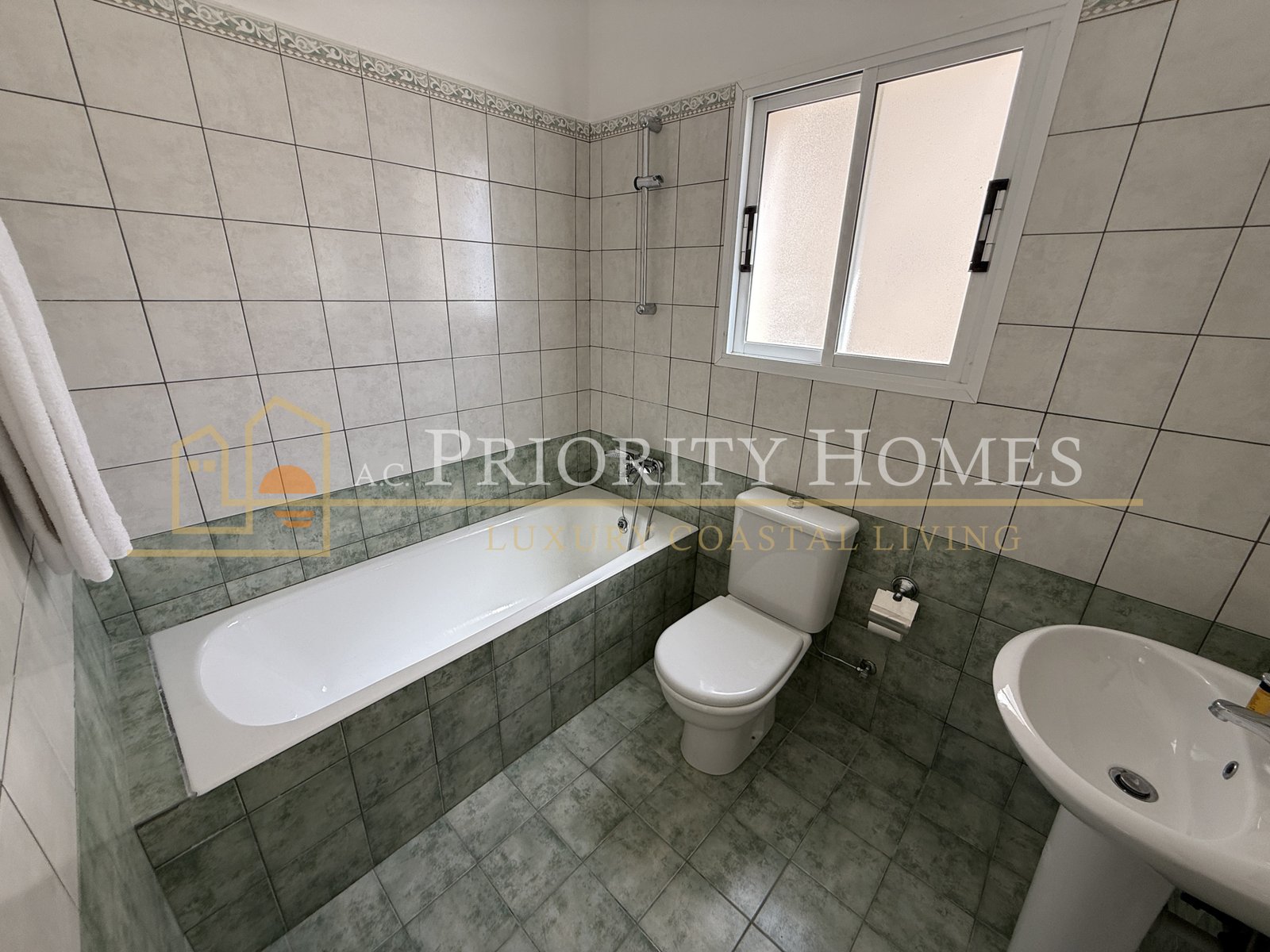 Luxury Five-Bedroom Villa with Sea Views in Tala, Paphos