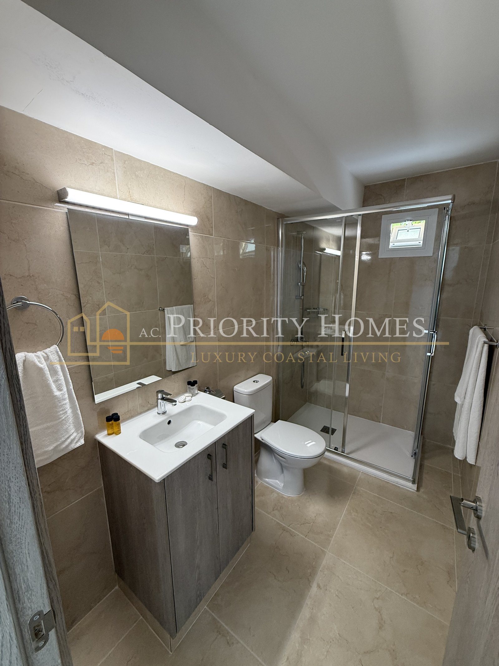 Luxury Five-Bedroom Villa with Sea Views in Tala, Paphos