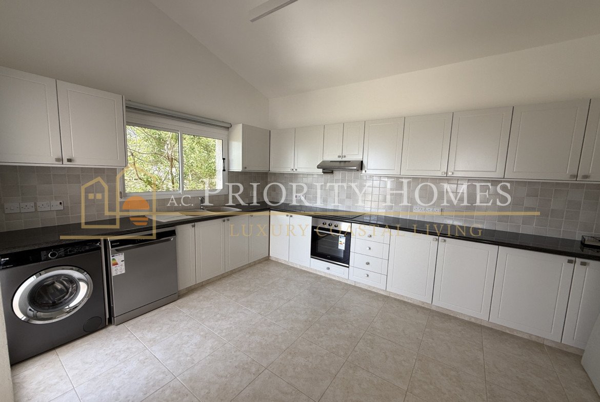 Luxury Five-Bedroom Villa with Sea Views in Tala, Paphos