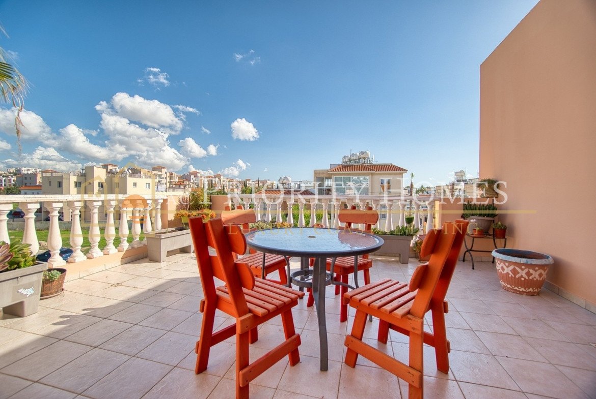 Two-Bedroom Penthouse Apartment in the Heart of Universal