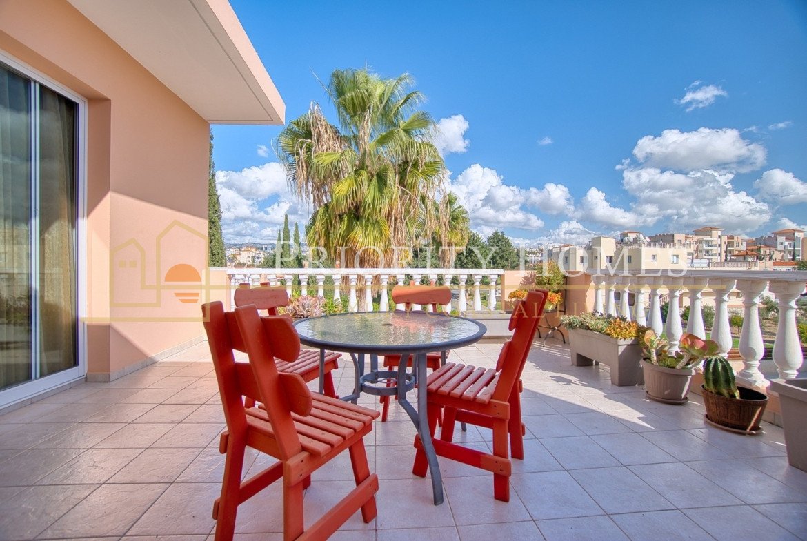 Two-Bedroom Penthouse Apartment in the Heart of Universal
