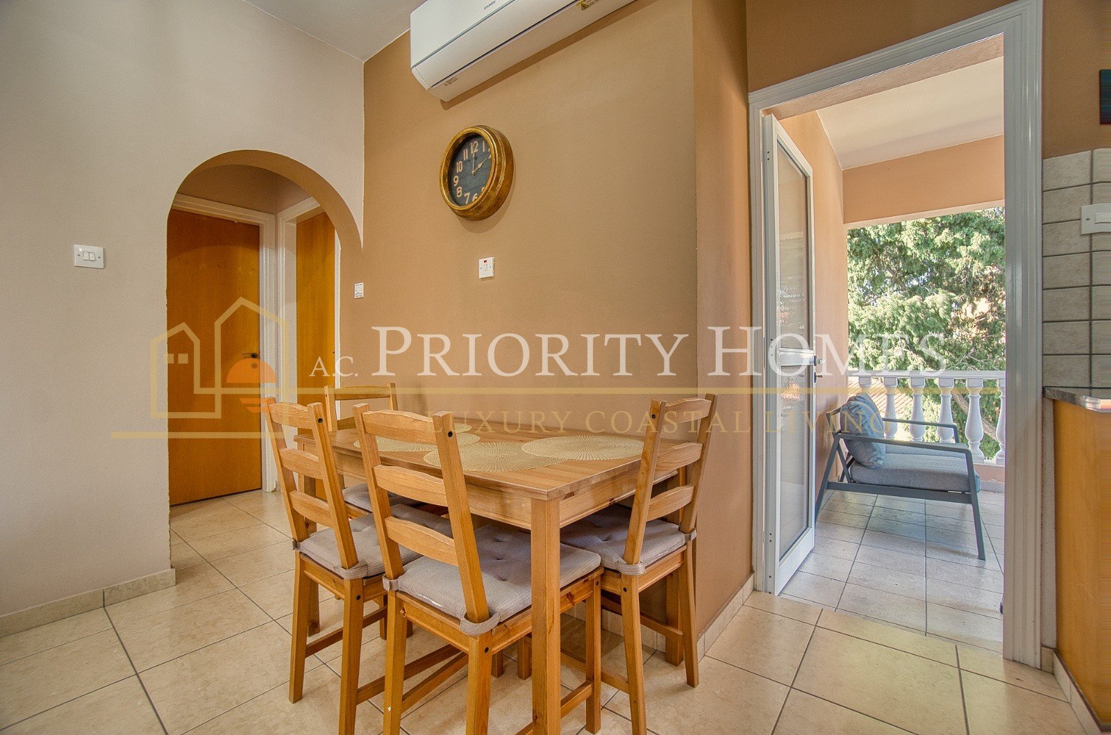 Two-Bedroom Penthouse Apartment in the Heart of Universal