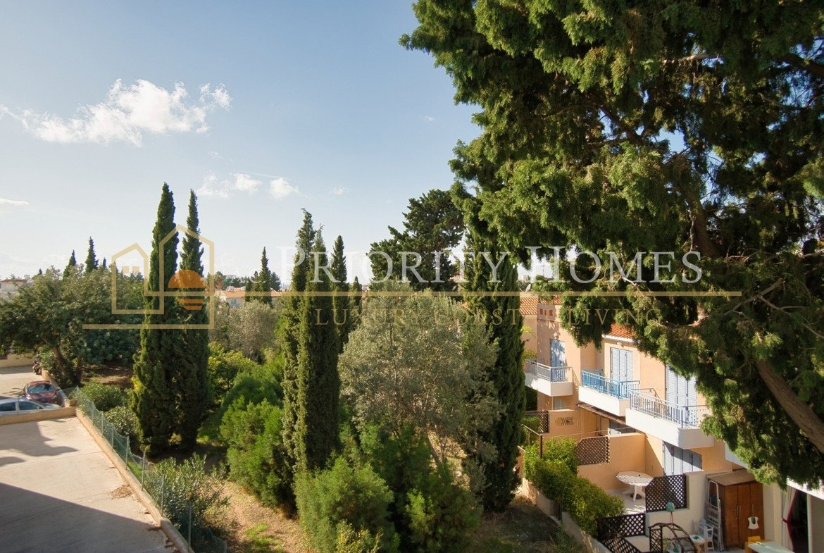 Two-Bedroom Penthouse Apartment in the Heart of Universal