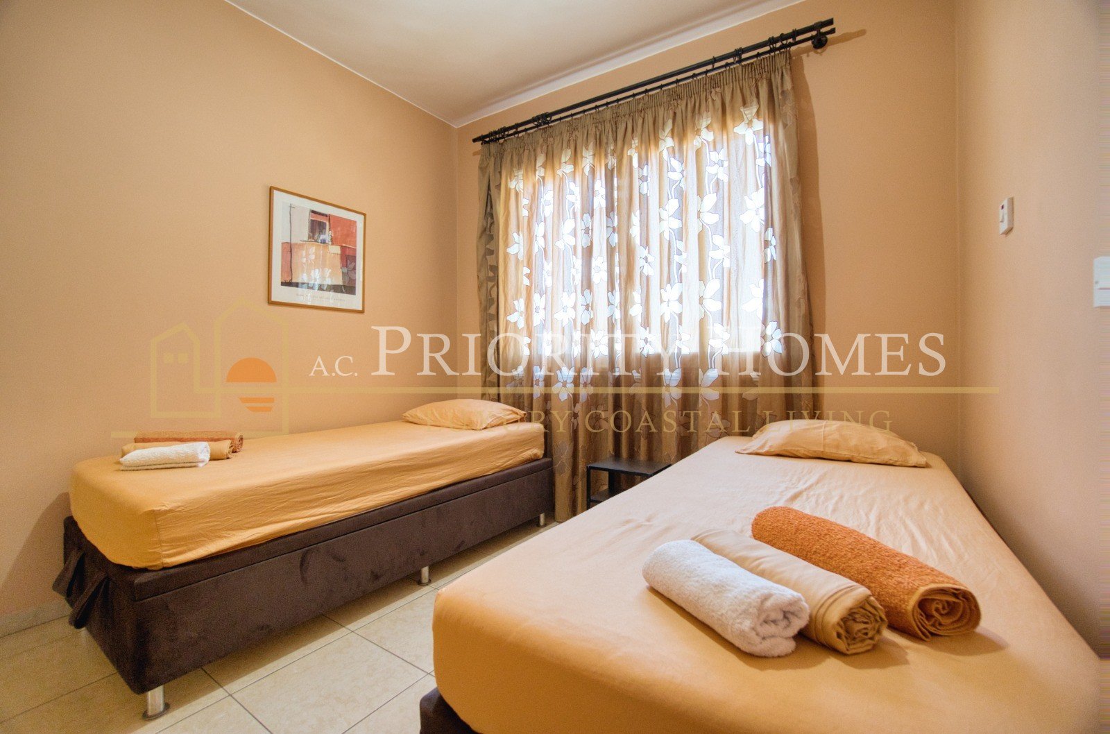 Two-Bedroom Penthouse Apartment in the Heart of Universal