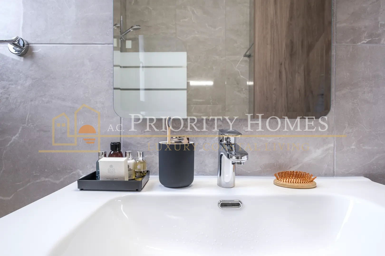 Fully Furnished Two-Bedroom Apartment for Rent in Universal