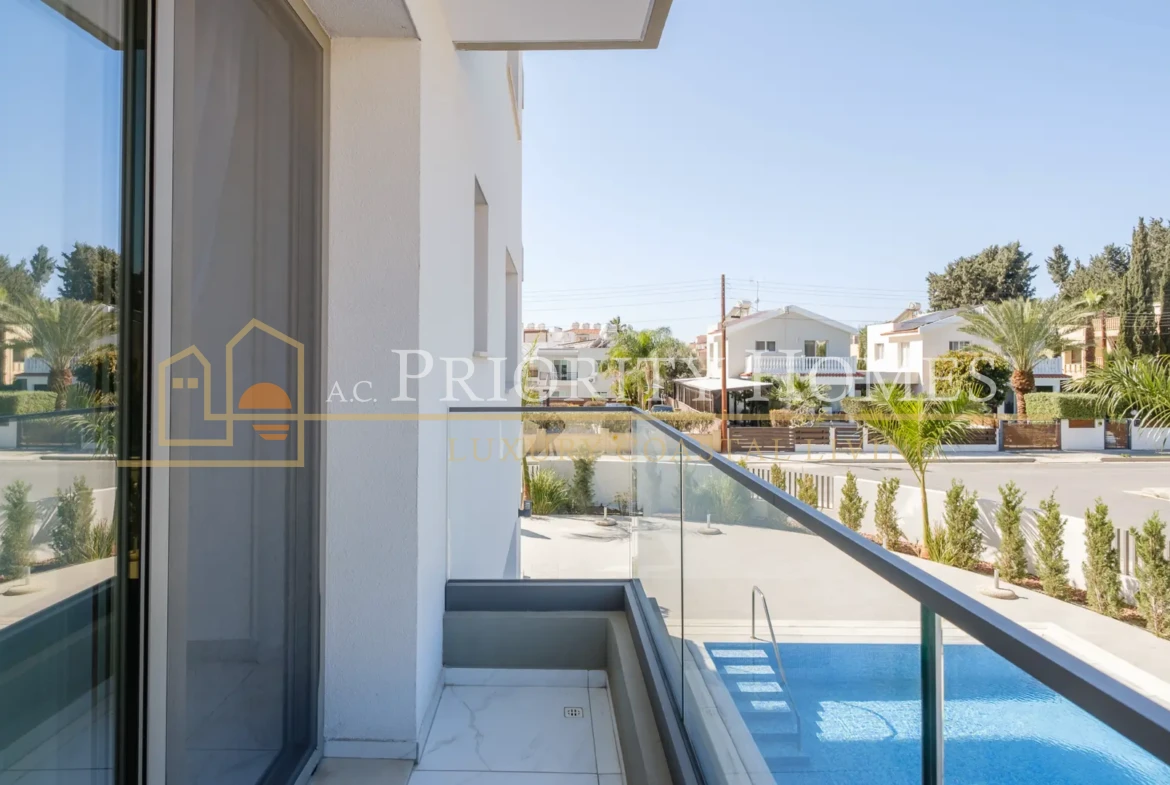 Modern Two Bedroom Apartment in Universal