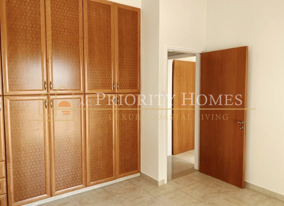 49314c64-2515-4c7d-a0c7-3023b4a06523 Four-Bedroom Villa in Tala with Private Pool & Sea Views