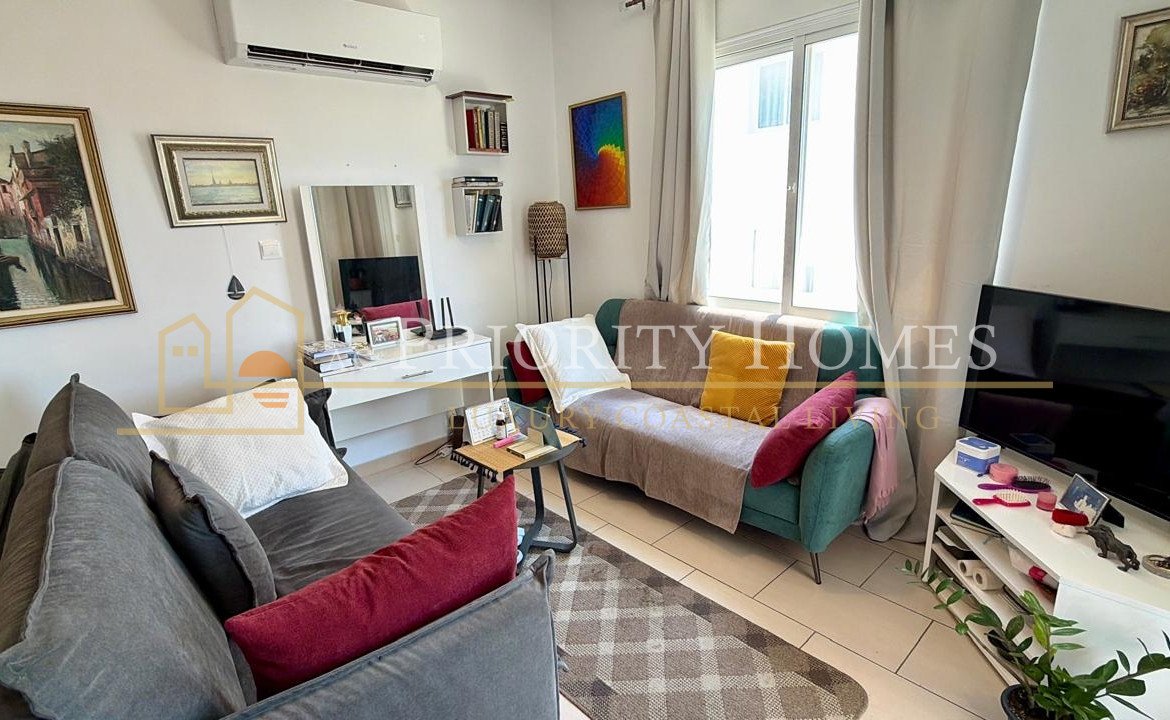 Spacious One-Bedroom Apartment with Sea Views in Tomb of the Kings