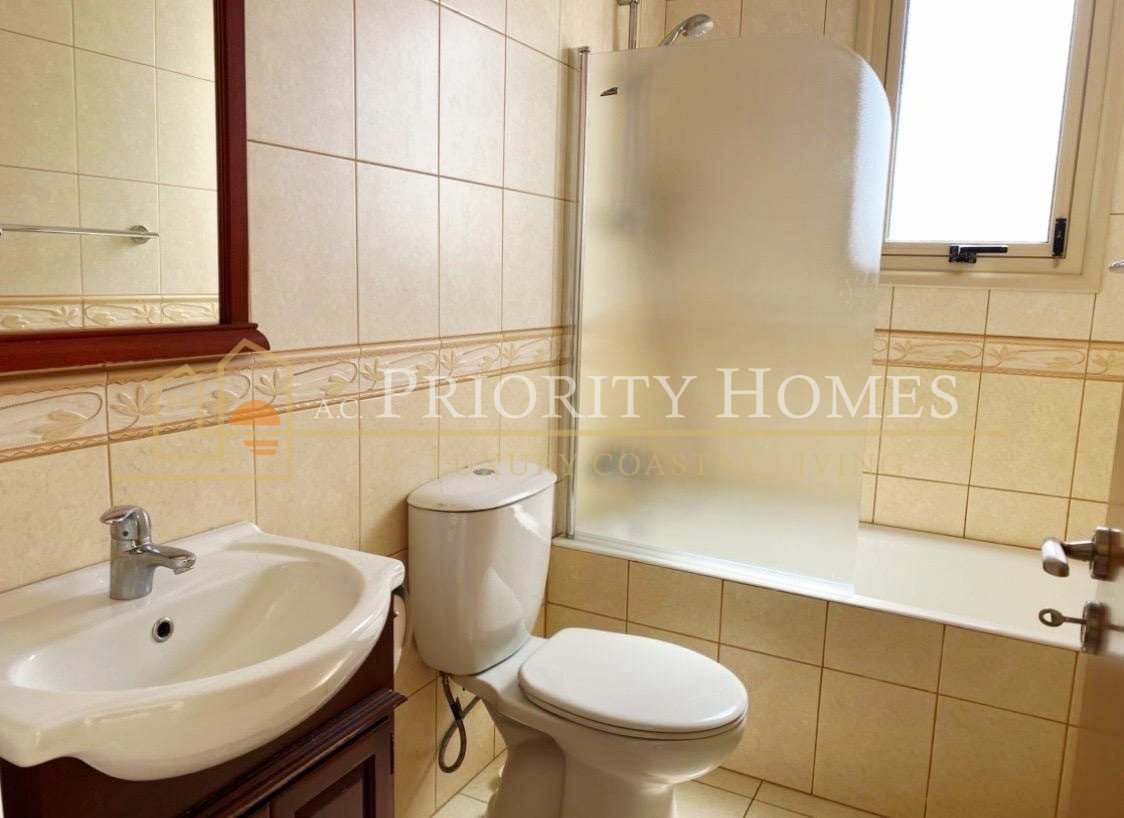 72270d94-cdc2-4925-9a19-df43bb1c9c49 Four-Bedroom Villa in Tala with Private Pool & Sea Views