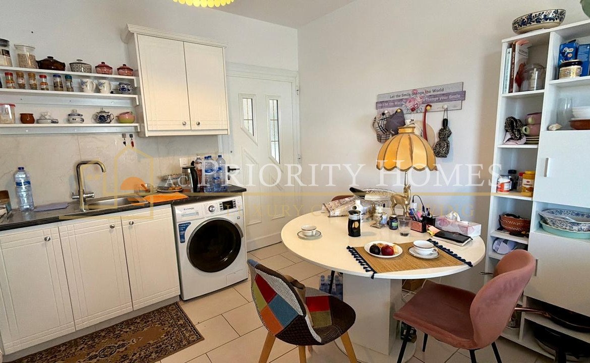 Spacious One-Bedroom Apartment with Sea Views in Tomb of the Kings