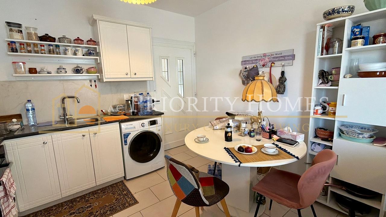 Spacious One-Bedroom Apartment with Sea Views in Tomb of the Kings