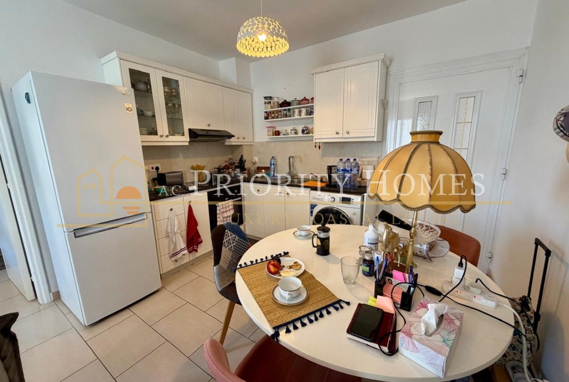 Spacious One-Bedroom Apartment with Sea Views in Tomb of the Kings