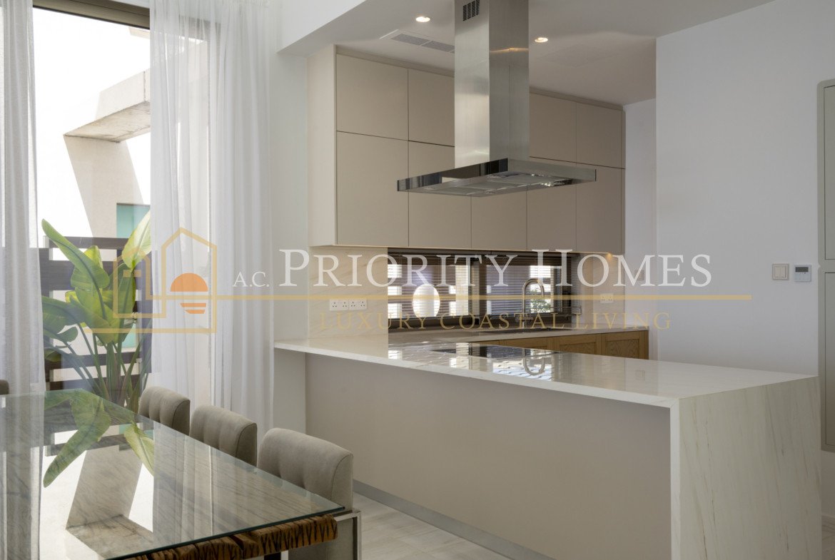 Exclusive Five-Bedroom Villa with Sea Views in Kissonerga